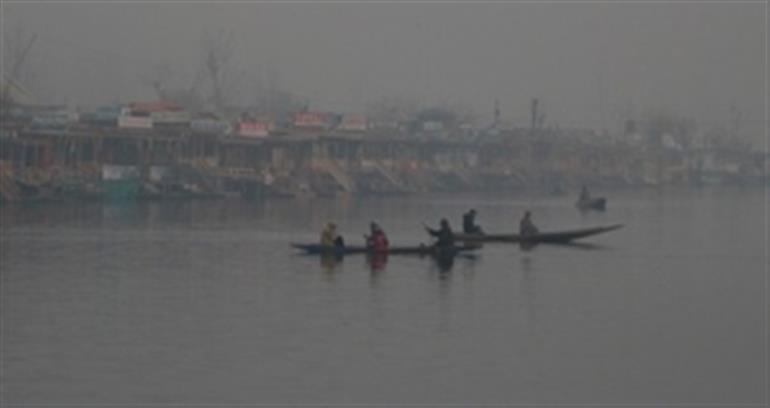 Srinagar records season's first sub-zero temperature